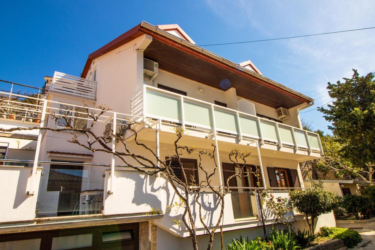 Apartment Mario With Terrace And Sea View Baska  Bagian luar foto