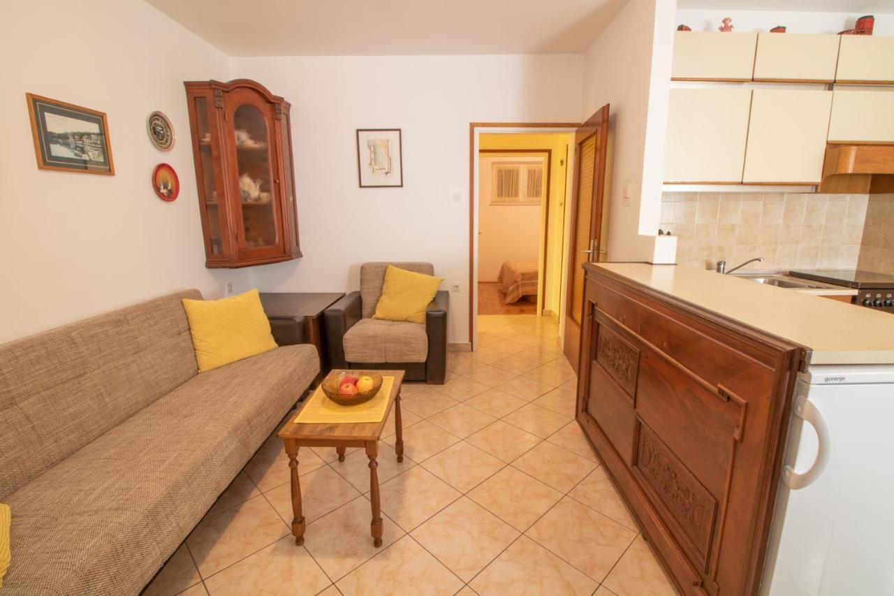 Apartment Mario With Terrace And Sea View Baska  Bagian luar foto