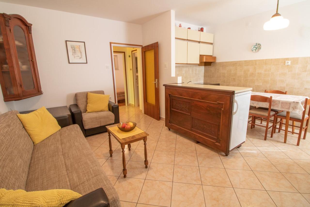 Apartment Mario With Terrace And Sea View Baska  Bagian luar foto