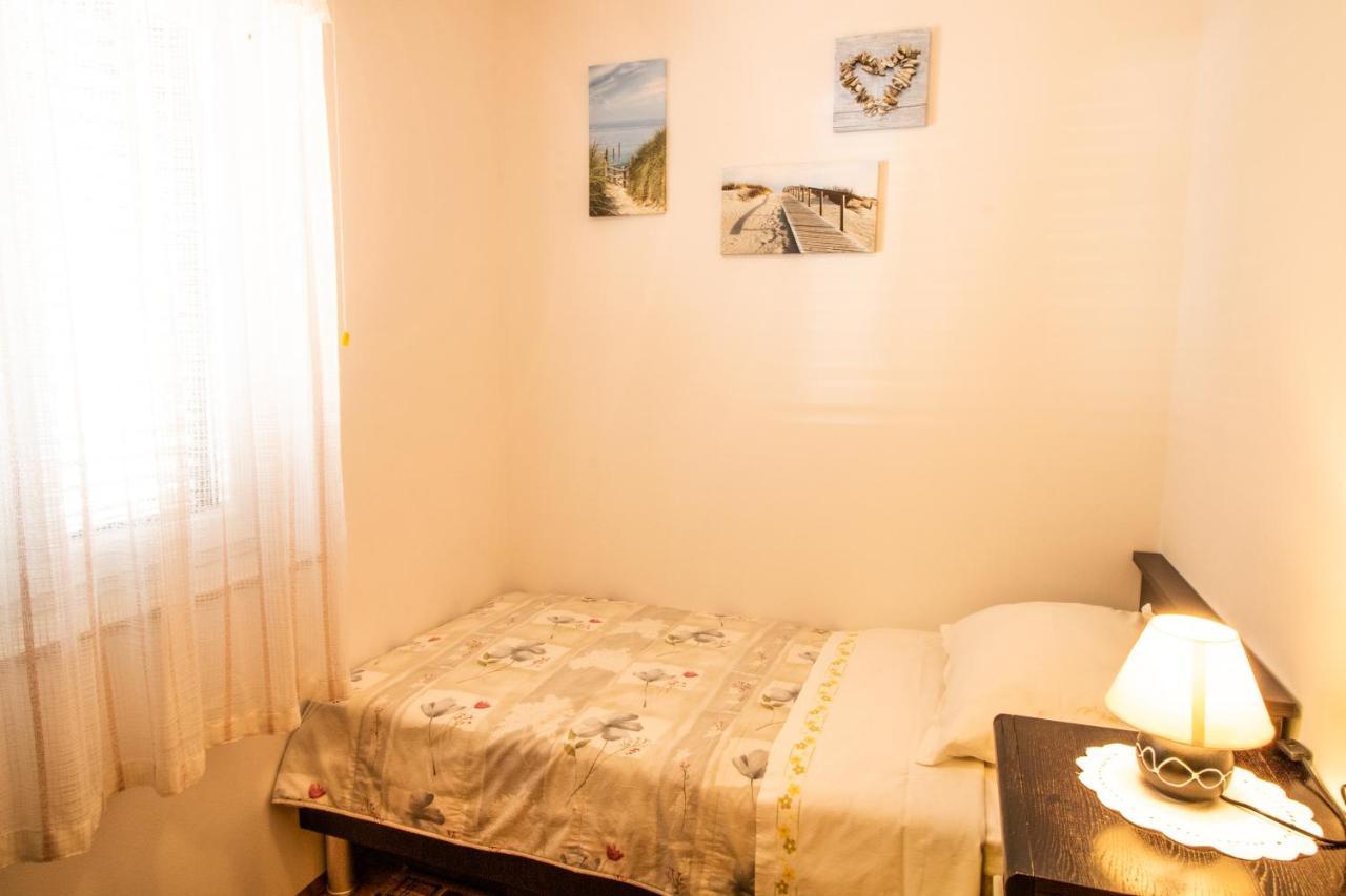 Apartment Mario With Terrace And Sea View Baska  Bagian luar foto