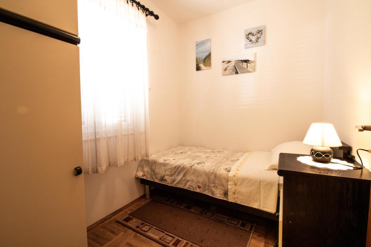 Apartment Mario With Terrace And Sea View Baska  Bagian luar foto