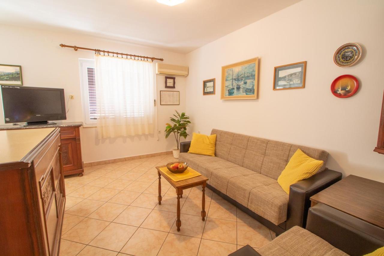 Apartment Mario With Terrace And Sea View Baska  Bagian luar foto