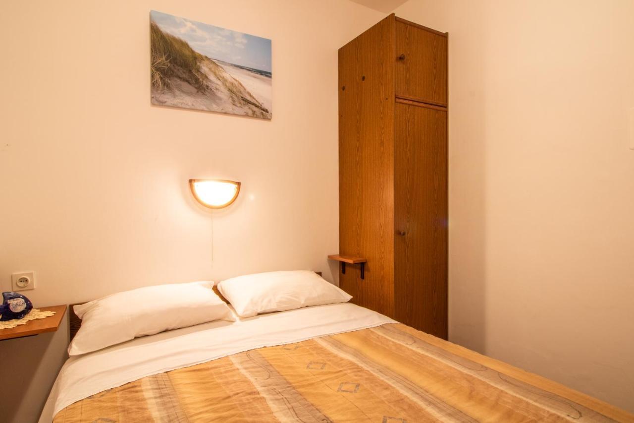 Apartment Mario With Terrace And Sea View Baska  Bagian luar foto
