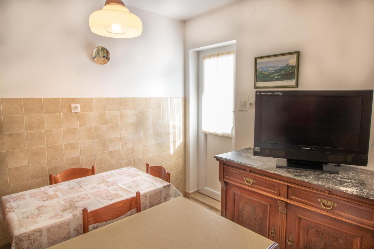 Apartment Mario With Terrace And Sea View Baska  Bagian luar foto
